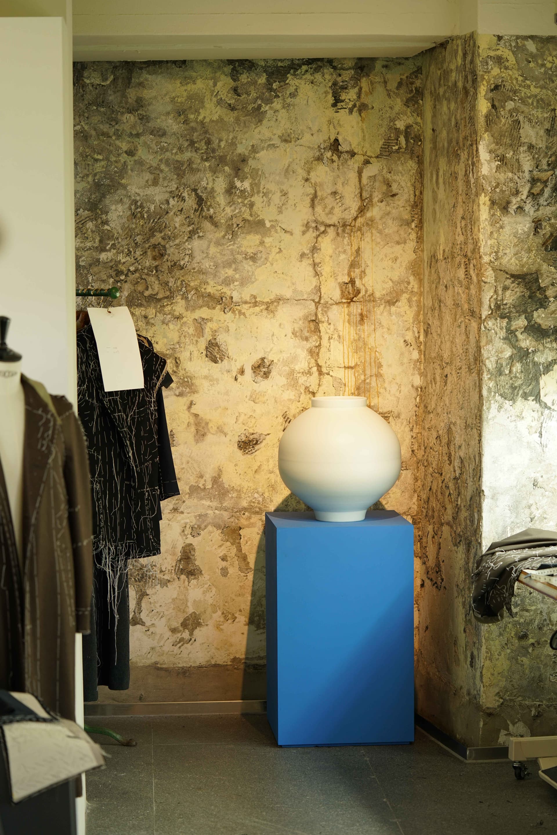 Hanger made of brass and wood